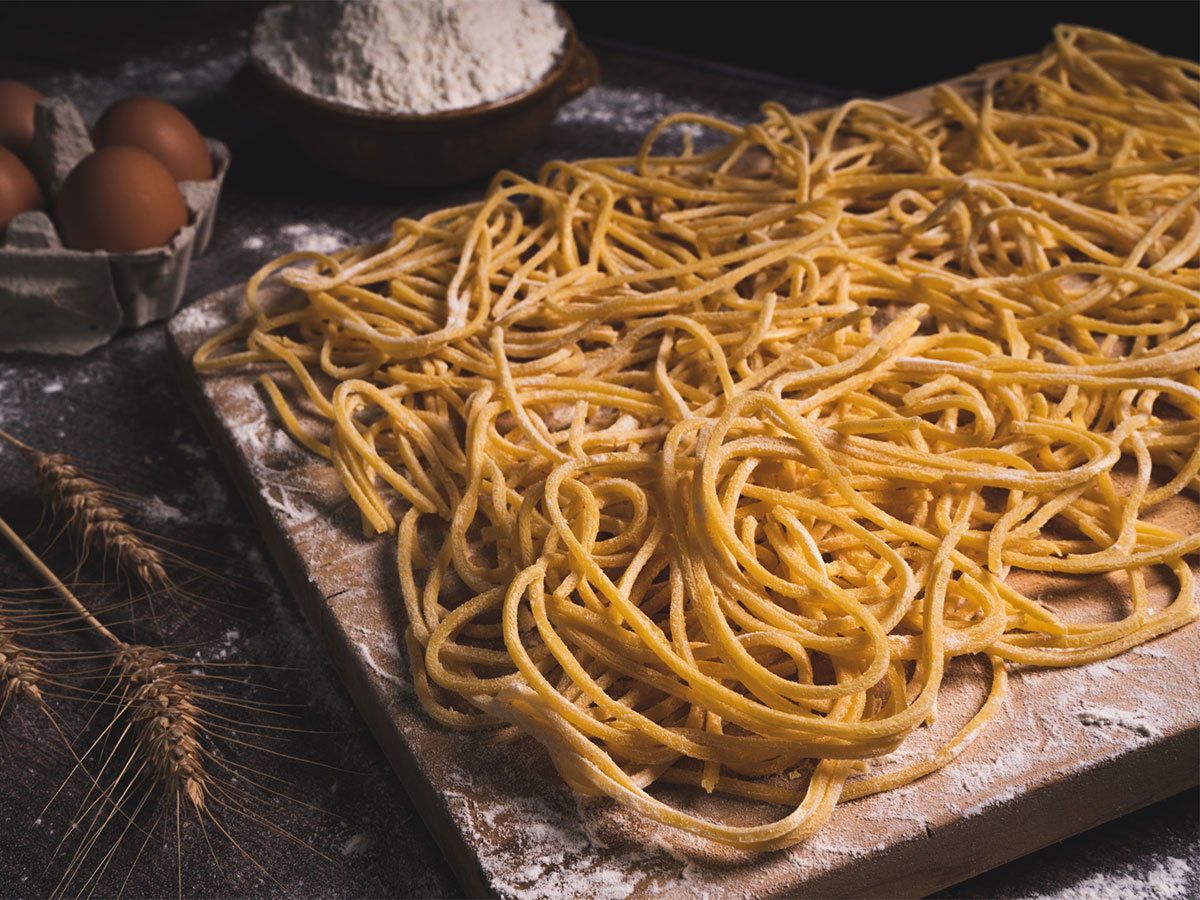 Spaghetti Alla Chitarra di Pasta Fresca . Gastronomia a Faenza e